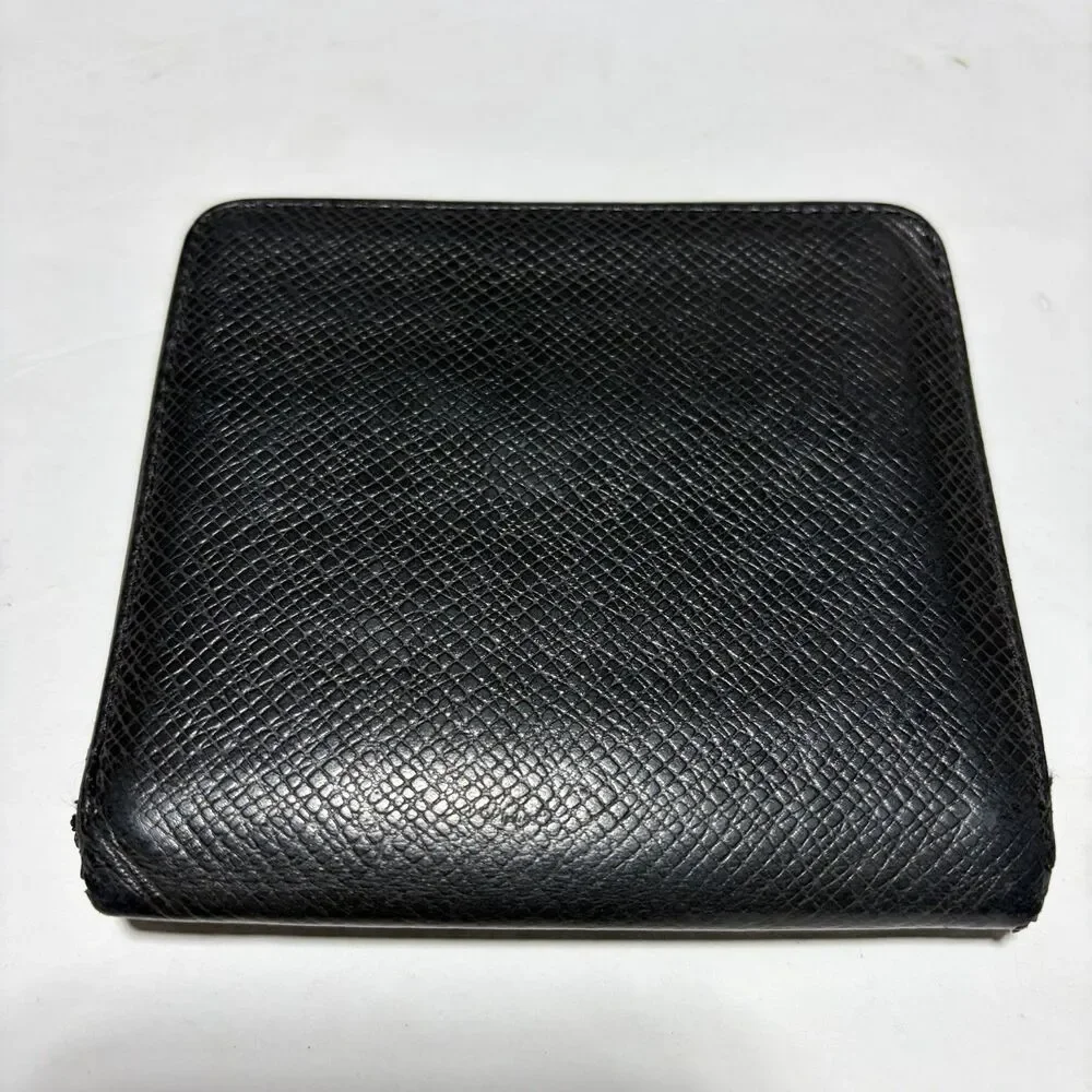 Louis Vuitton Men’s Saffiano Leather Bifold Wallet Black